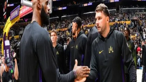 篮球盛宴：CBA昨日全胜盛宴，上海战深圳前瞻，20胜17负对决深度解析！